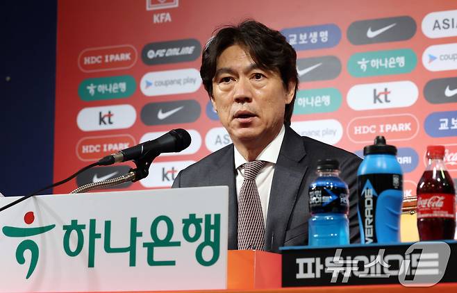 홍명보 대한민국 축구 국가대표 감독이 26일 오전 서울 종로구 축구회관에서 6월 A매치 국가대표 명단을 발표하고 있다. 2025.5.26/뉴스1 ⓒ News1 김명섭 기자