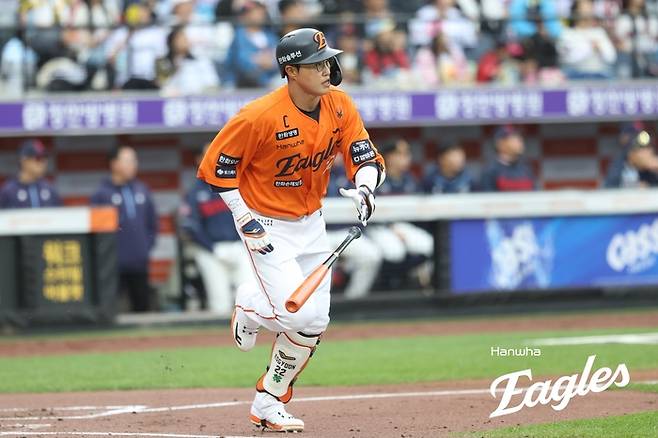 한화 채은성이 24일 대전 한화생명 볼파크에서 열린 2025 KBO리그 롯데전에서 2회말 2루타를 터뜨리고 있다. 사진 | 한화 이글스
