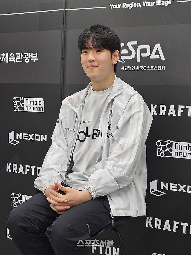 DRX ‘씨재’ 최영재가 24일 부산 진구 부산e스포츠경기장에서 열린 2025 KEL 배틀그라운드 모바일 1일차 종료 후 취재진과 만나고 있다. 부산 | 강윤식 기자 skywalker@sportsseoul.com