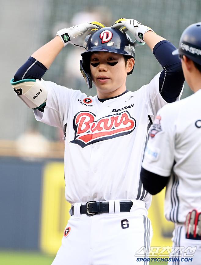 21일 잠실야구장에서 열린 SSG와 두산의 경기, 1회말 1사 1루 두산 오명진이 안타를 치고 기뻐하고 있다. 잠실=허상욱 기자wook@sportschosun.com/2025.05.21/