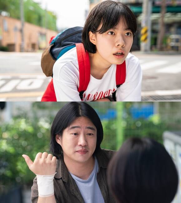 폐 이식 후 강풍의 초능력을 얻게 된 지성 역을 맡은 안재홍(아래쪽)은 "서로 대립하고 날을 세웠던 팀원들이 하나가 되는 장면이라고 생각하고 임했다"고 유아인과 키스신을 찍은 소감을 전했다. /NEW