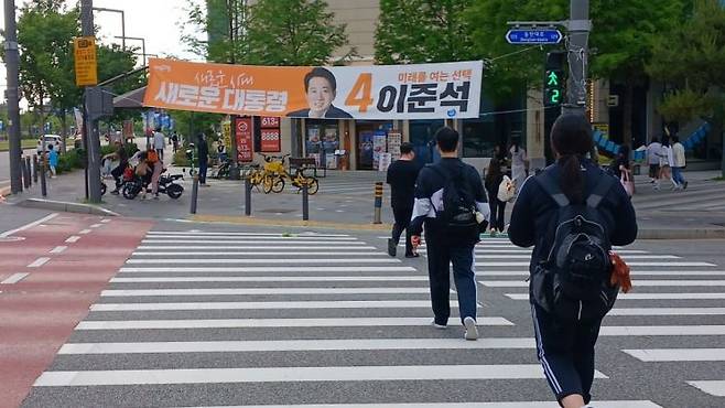 이준석 개혁신당 대선 후보의 현수막이 유동인구가 많은 사거리 일대를 중심으로 걸려 있다.(사진=이동우 기자)