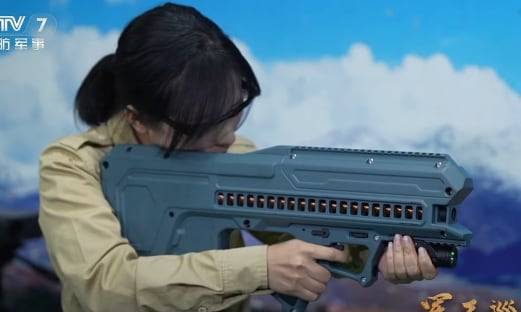 지난 3월 중국 관영 CCTV가 공개한 신형 코일건 시연 영상. /CCTV