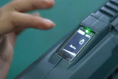 신형 코일건 디스플레이 화면. /CCTV