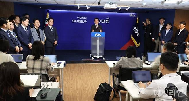 더불어민주당 이재명 대선 후보가 25일 서울 여의도 당사에서 열린 기자회견에서 발언하고 있다. ⓒ연합뉴스