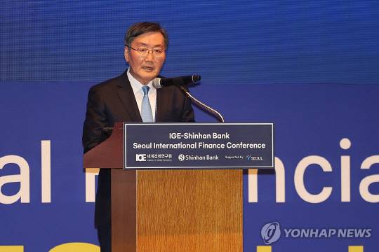 전광우 더 희망금융포럼 회장. 사진은 지난해 6월 28일 서울 중구 소공동 롯데호텔에서 열린 서울 국제금융 콘퍼런스에서 개회사를 하는 모습. 연합뉴스.