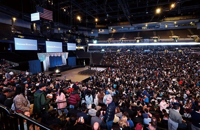 5월 3일 미국 네브래스카주 오마하에 있는 버크셔 해서웨이 본사에서 열린 주주총회장. / 사진 로이터연합