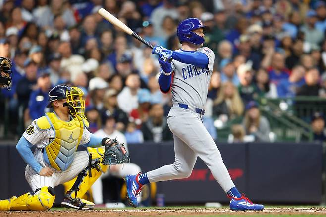 <yonhap photo-3975="">시카고 컵스 피트 크로우-암스트롱의 스윙 모습. [AFP=연합뉴스]</yonhap>