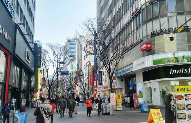 화장품 로드샵이 밀집했던 2019년 명동 거리 모습.[사진=아이뉴스24 DB]