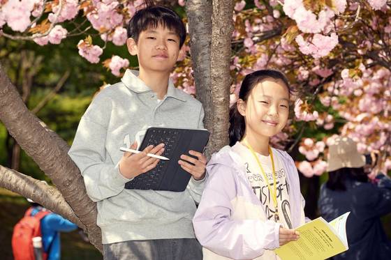 그림책·시에 관심이 많은 전서진(오른쪽) 학생기자와 웹툰·만화에 관심이 많은 이서준 학생기자.