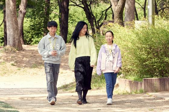 소중 학생기자단이 이서연 작가와 함께 제목을 짓는 법부터 그림책의 매력까지 다양한 이야기를 나눴다.