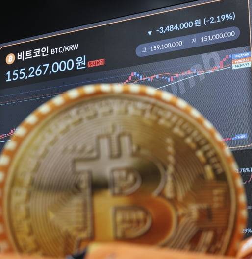 지난 1월 20일 오후 서울 서초구 빗썸라운지 강남점에 설치된 가상자산(가상화폐) 현황 전광판에 비트코인 시세가 표시되고 있다. 사진=임형택 한국경제신문 기자