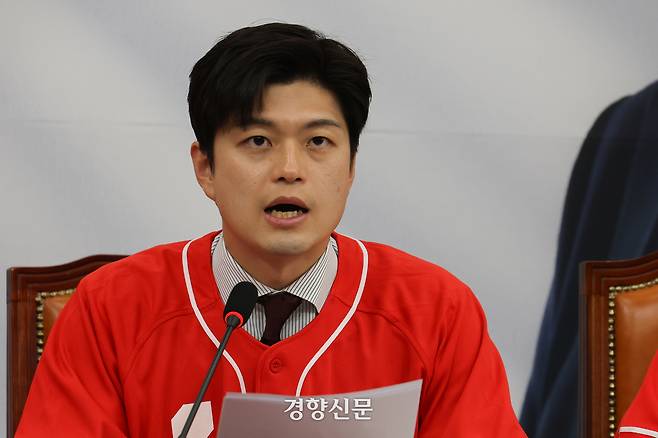 김용태 국민의힘 비대위원장이 26일 국회에서 열린 중앙선거대책위원회의에서 모두발언을 하고 있다. 성동훈 기자