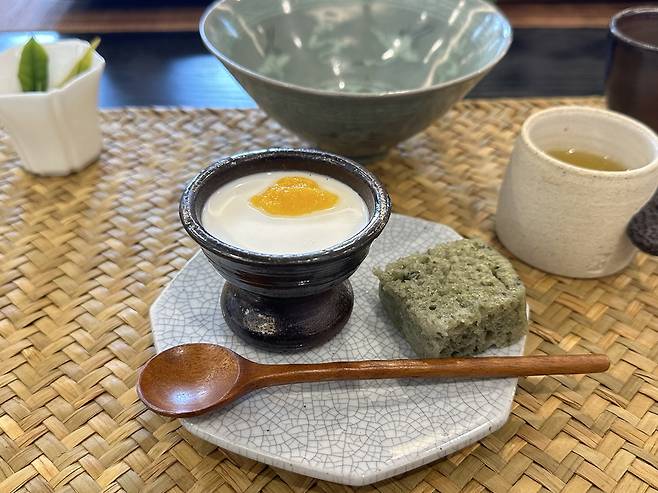 A tea experience that will be part of Jeju's Learncation programs (Choi Jeong-yoon/The Korea Herald)