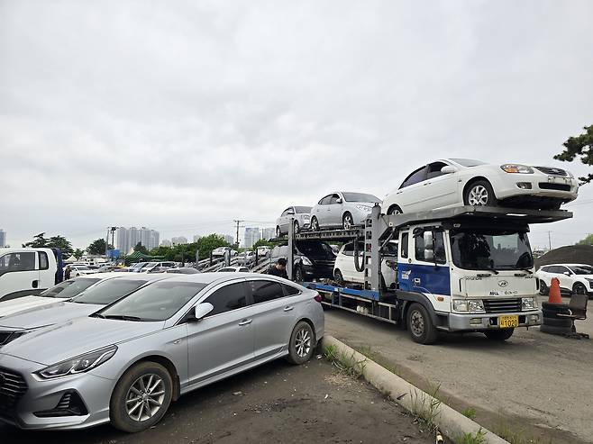 Used cars are stored in Incheon [JOONGANG ILBO]
