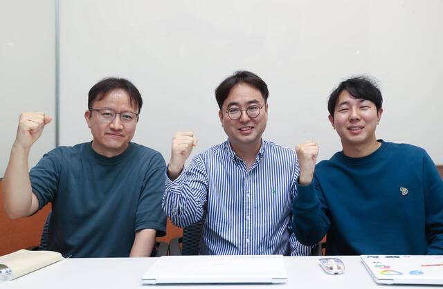 왼쪽부터 이재영 LG유플러스 메시징사업팀 책임, 박훈민 생성형AI(GenAI) 사업팀 책임, 정서현 인공지능전환(AX) 추진팀 책임. LG유플러스 제공