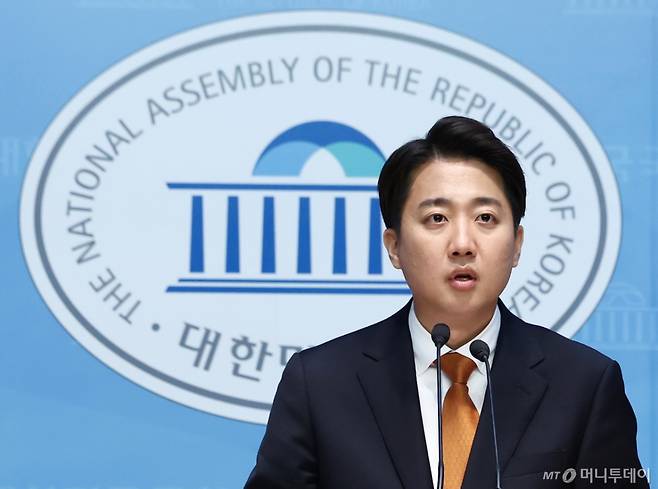 이준석 개혁신당 대통령 후보가 22일 서울 여의도 국회 소통관에서 김문수 국민의힘 후보와의 단일화 관련 긴급 기자회견을 하고 있다. 2025.5.22/뉴스1  Copyright (C) 뉴스1. All rights reserved. 무단 전재 및 재배포,  AI학습 이용 금지. /사진=(서울=뉴스1) 김민지 기자