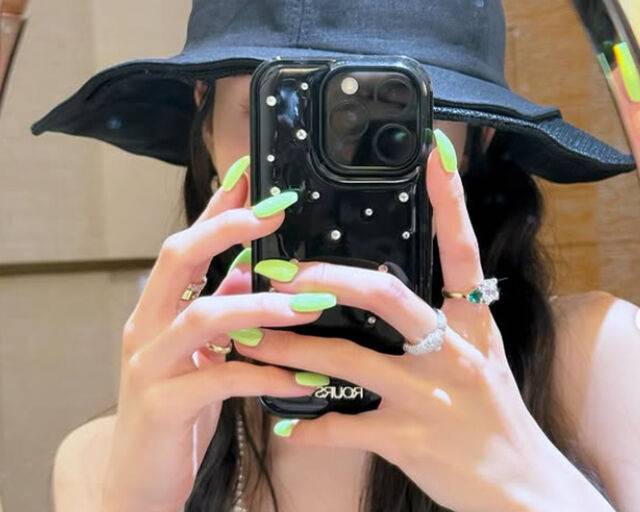 프리지아가 과거 명품 가품 논란에 휩싸였었다. / 프리지아 소셜미디어 캡처