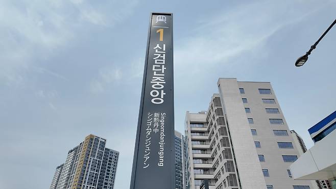 인천시 서구 검단신도시의 신검단중앙역 전경. 윤병찬PD