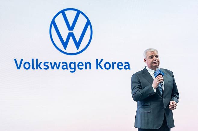 틸 셰어 폭스바겐그룹코리아 사장이 26일 인천 영종도 스튜디오 파라다이스에서 열린 미디어 론칭 행사에서 신형 아틀라스를 소개하고 있다. [폭스바겐코리아 제공]