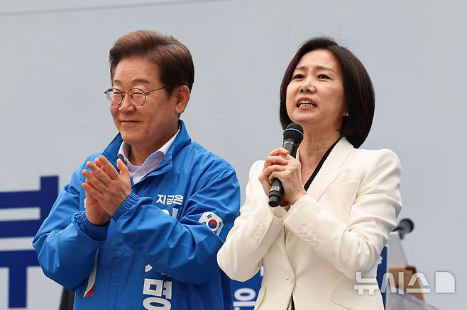 [서울=뉴시스] 권창회 기자 = 허은아 전 개혁신당 대표가 19일 서울 영등포구 타임스퀘어 광장에서 열린 이재명 더불어민주당 대선 후보의 유세에서 지지선언을 하고 있다. 2025.05.19. kch0523@newsis.com