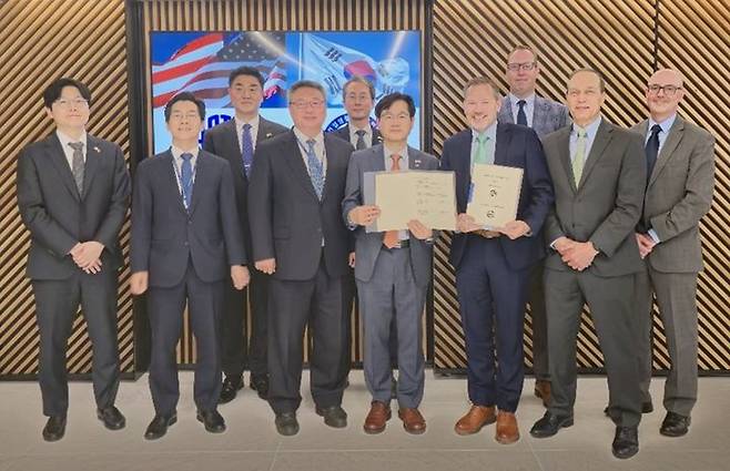 [세종=뉴시스] 한국건설생활환경시험연구원(KCL)이 지난 23일(현지 시간) 미국 워싱턴D.C.에서 미국재료시험협회(ASTM)와 우주항공분야 표준개발 및 상호 협력체계 마련을 위한 업무협약을 체결했다고 26일 밝혔다. (사진=KCL 제공) 2025.05.26. photo@newsis.com *재판매 및 DB 금지