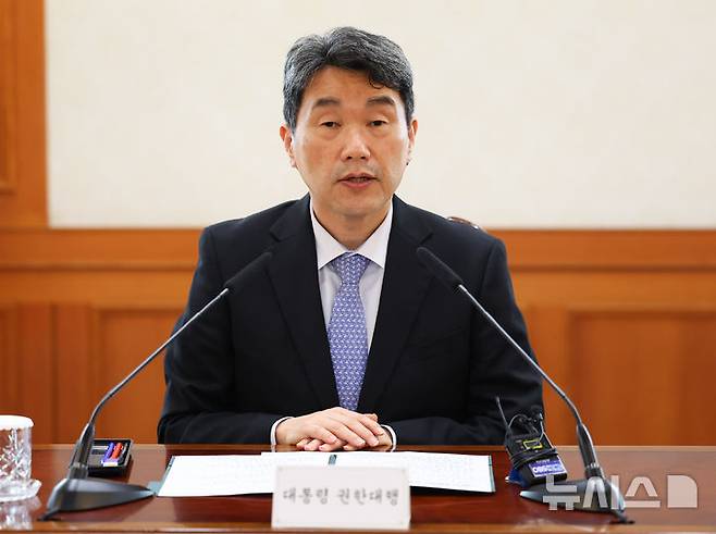 [서울=뉴시스] 최진석 기자 = 이주호 대통령 권한대행 부총리 겸 교육부 장관이 26일 정부서울청사에서 열린 제2차 공명선거 관계장관 회의에서 발언하고 있다. 2025.05.26. myjs@newsis.com