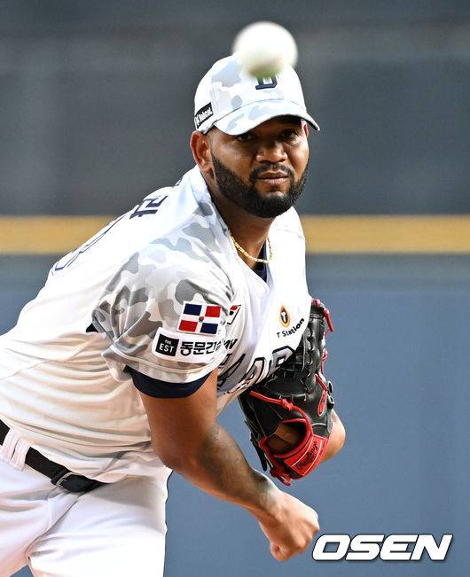 두산 베어스 시절 라울 알칸타라. /OSEN DB