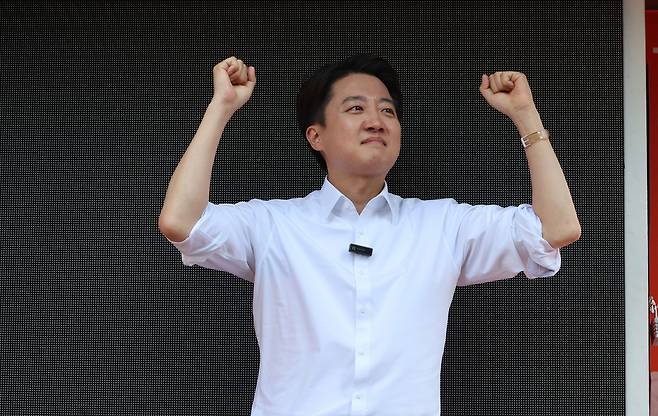 개혁신당 이준석 대선 후보가 25일 서울 종로구 서순라길을 찾아 유세를 하고 있다. 공동취재