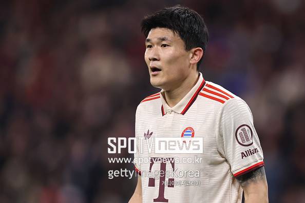 ▲ 독일에서 높은 공신력을 자랑하는 매체가 \'김민재 이적설\'을 다시 한 번 제기했다.&nbsp;\"김민재는 해외에서 여전히 좋은 평판을 누리고 있으며 특히 잉글랜드 프리미어리그(EPL) 구단의 관심이 크다. 영국으로부터 제안은 바이에른 뮌헨이 이번 여름 그의 매각을 결심하기에 충분할 것\"이라며 양 측 결별이 본격화될 가능성을 암시했다.