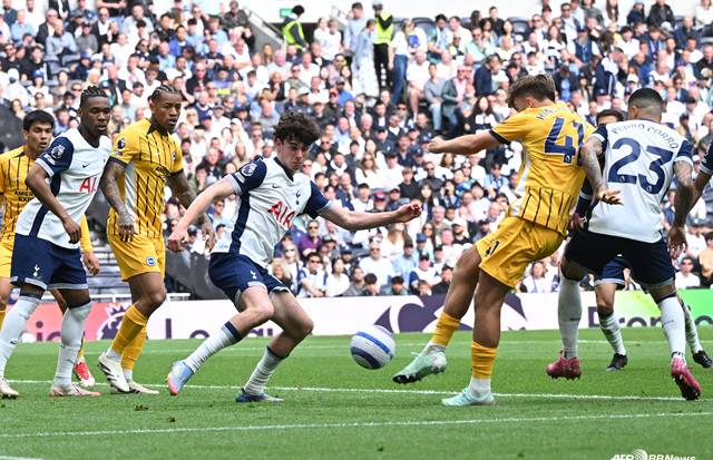 토트넘과 브라이턴(노란색 유니폼)의 경기. /AFPBBNews=뉴스1
