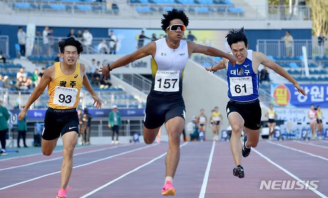 나마디 조엘진(가운데). /사진=뉴시스
