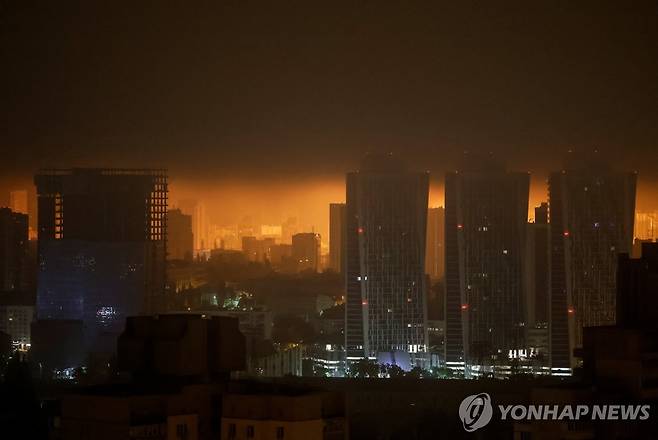 25일(현지시간) 우크라이나 키이우 상공에서 요격된 러시아 드론 [로이터 연합뉴스]