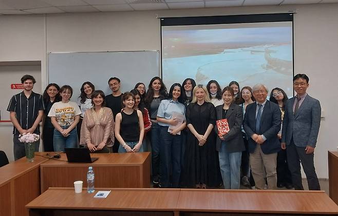 '조지아인을 위한 한국어 초급 문법서' 출간기념회 참석자들 [조지아한인회 제공. 재판매 및 DB 금지]