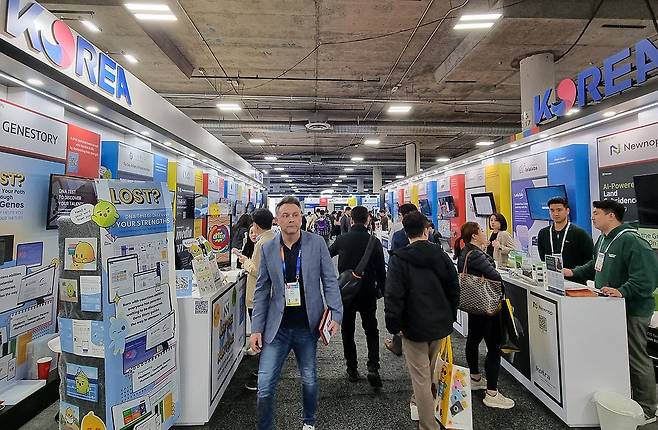 CES 2025, 통합한국관 선보여 (서울=연합뉴스) 지난 7일에서 10일(현지시간) 미국 라스베이거스에서 열린 세계 최대 가전·정보기술 전시회 CES 2025 통합한국관이 현지에서 큰 관심을 받았다고 산업통상자원부와 대한무역투자진흥공사(코트라)가 12일 밝혔다. 사진은 CES 2025 통합한국관. 2025.1.12 [코트라 제공. 재판매 및 DB 금지] photo@yna.co.kr