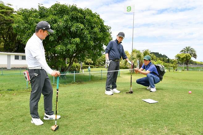 최문순 화천군수(가운데) 등 군청 실무진 일본 현지 파크골프장 방문 [화천군 제공.재판매 및 DB 금지]