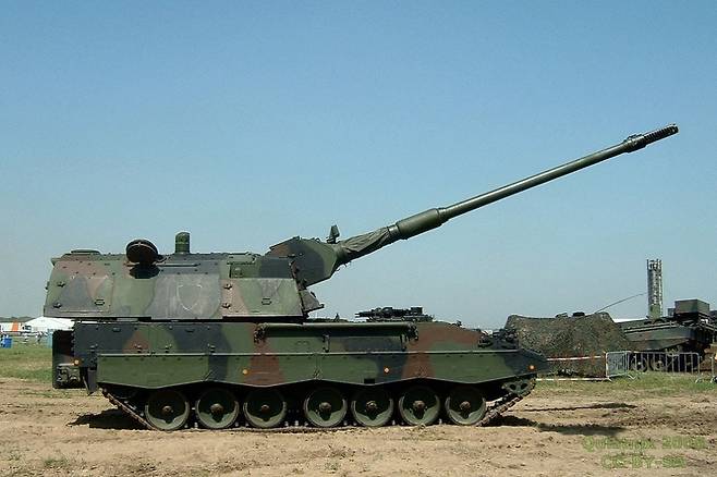 독일 PzH 2000 자주포