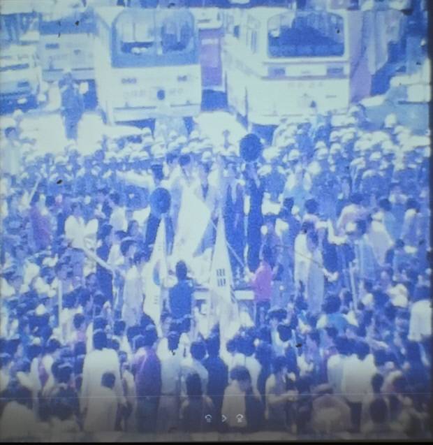 09:30
광주시 동구 금남로 가톨릭센터(현 5·18기록관) 앞에서 구용상 광주시장이 시민들에게 자제와 질서를 호소하는 발언을 하다 “집어치워라”는 야유를 받고 쫒겨났다.