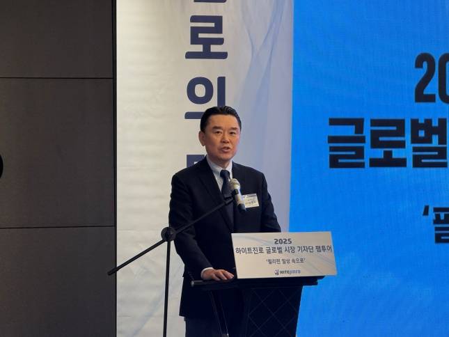 김인규 하이트진로 대표이사가 18일 필리핀 마닐라에서 열린 기자 간담회에서 인사말을 하고 있다./사진=윤서영 기자 sy@