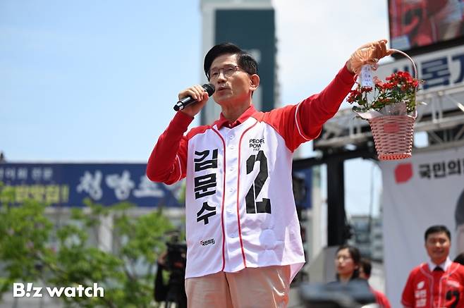 국민의힘 김문수 대통령 선거 후보가 21일 유세에 나서고 있다./사진=이명근 기자 qwe123@