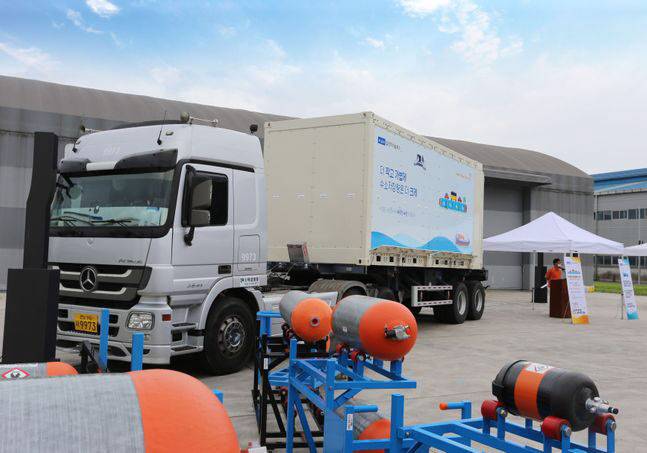 일진하이솔루스 수소연료탱크와 수소튜브트레일러. (사진=일진하이솔루스)