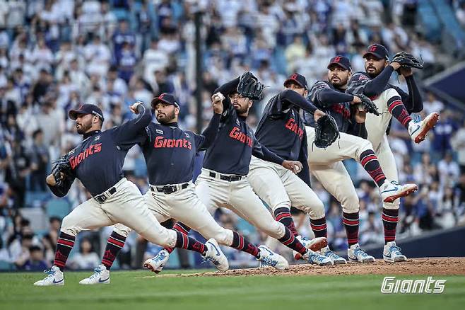 롯데자이언츠 새 외국인투수 알렉 감보아의 연속 투구 동작. 사진=롯데자이언츠