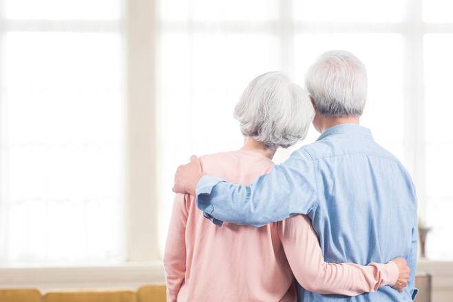 나는 존엄한 죽음을 맞을 수 있을까? 병상에서 온갖 기계장치를 달고 어린 가족의 마음에 생채기를 낸다면? 건강하게 사는 것이 가장 중요하지만 삶의 마무리도 생각해야 하는 시대인 것 같다.   [사진=클립아트코리아]