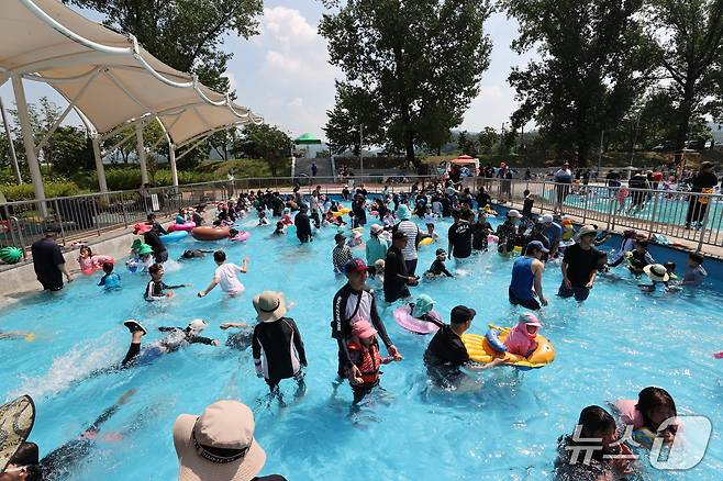 진천 백곡천 물놀이장 모습.(진천군 제공, 재판매 및 DB금지)/뉴스1