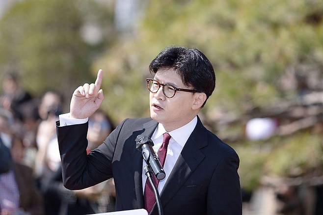 두 컨설턴트는 한동훈 전 대표를 전체적으로 이미지 메이킹이 잘 된 케이스로 꼽았다