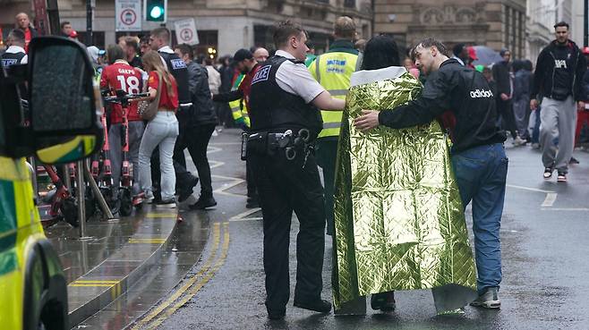 약 47명이 부상으로 치료를 받았다