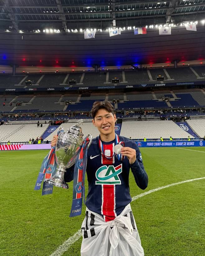 이강인, 재벌 5세와 열애설 확산... 우승 세레머니 동행(사진 출처: 이강인 인스타그램 갈무리)