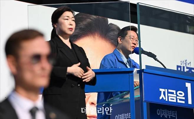 이재명 더불어민주당 대선 후보가 26일 경기도 남양주시 평내호평역 앞에서 집중 유세를 하고 있다. ⓒ데일리안 홍금표 기자