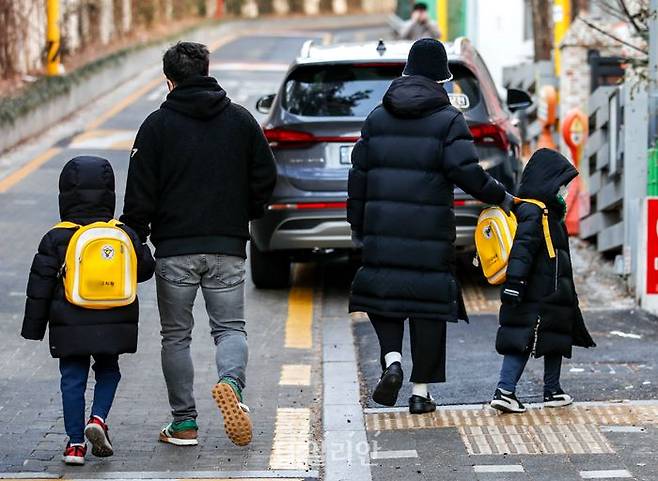 어린이들이 서울 한 어린이집으로 등원하고 있다. ⓒ뉴시스