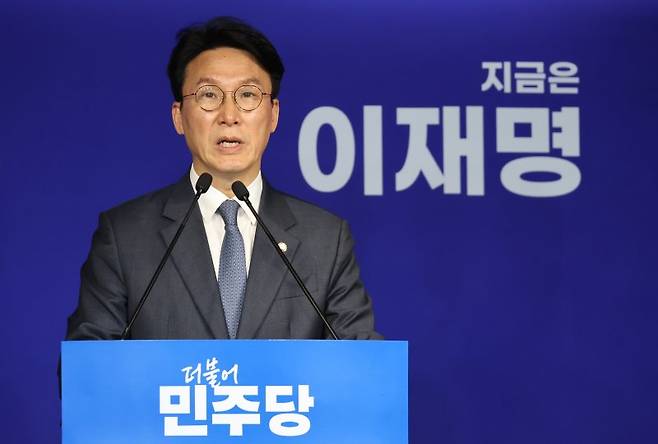 김민석 더불어민주당 상임 공동선대위원장이 지난 11일 오전 서울 여의도 당사에서 국민의힘 김문수 대통령 후보 확정 관련 입장 발표 기자회견을 하고 있다. 사진=뉴스1